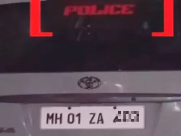 NIA द्वारा जब्त कार पर यह नंबर लिखा था।