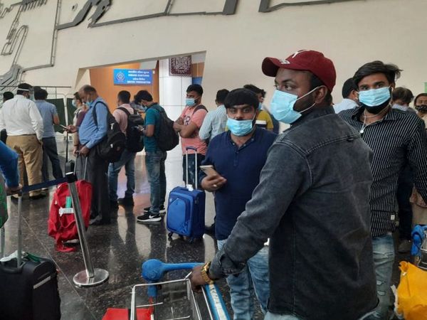 आदेश की जानकारी नहीं होने यात्रियों के पास कोरोना निगेटिव रिपोर्ट नहीं थी।