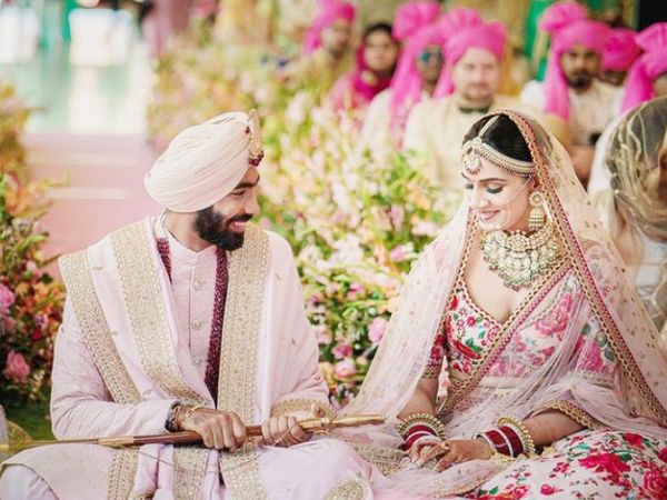 जसप्रीत बुमराह और संजना गणेशन ने गिने-चुने लोगों के बीच गोवा में शादी की।