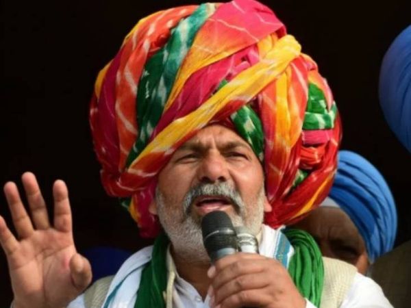 भारतीय किसान यूनियन (BKU) के राष्ट्रीय प्रवक्ता राकेश टिकैत ने मंगलवार को अलीगढ़ के टप्पल में किसानों को संबोधित किया। - Dainik Bhaskar