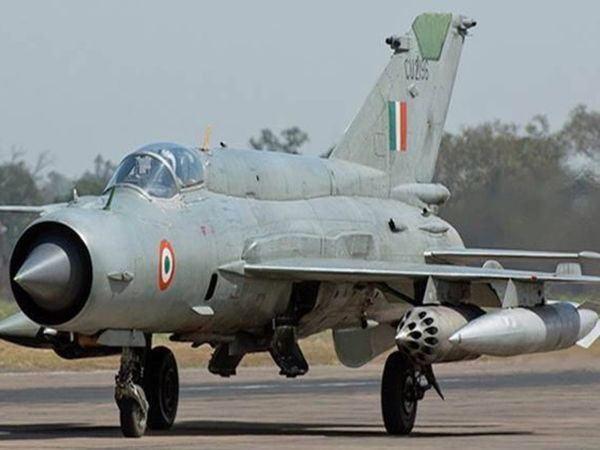 एयरफोर्स का MiG-21 बायसन ने जैसे ही सेंट्रल इंडिया के एयरफोर्स बैस से उड़ान भरी वह दुर्घटनाग्रस्त हो गया। (फाइल) - Dainik Bhaskar