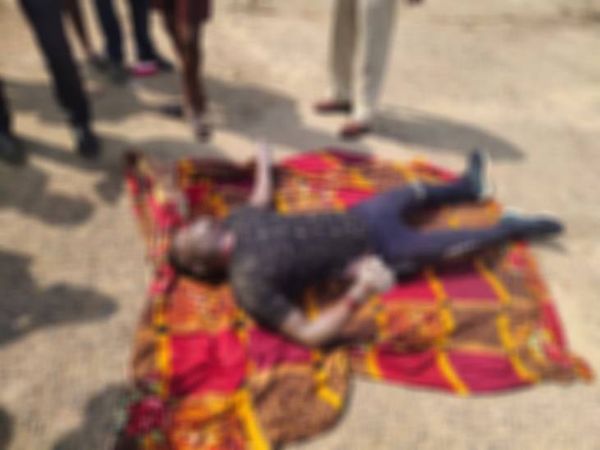 शव फूल गया था। आंख के पास हल्की चोट मिली है।