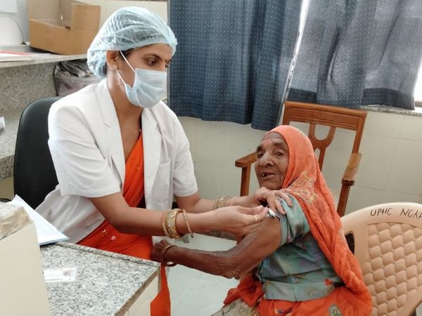 जीने की ललक:101 साल की अन्नी बोली, "टीको लगा दो, हाल तो घणों ही जीणो है", 60 के पार दिखा रहे दम