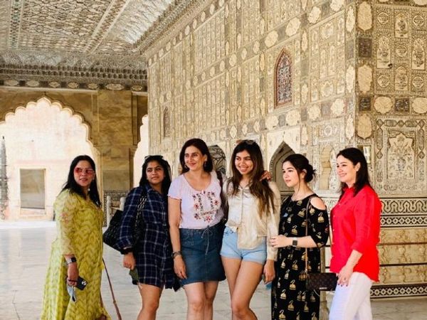 पिंकसिटी में सेलेब्रिटी: सचिन तेंदुलकर की पत्नी अंजली और बेटी सारा पहुंची जयपुर; आमेर, नाहरगढ़, जयगढ़ और झालाना लेपर्ड सफारी धूमीं