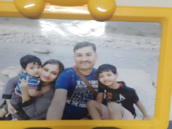 कुछ समय पहले वह जब अपने परिवार के साथ आशीष थे तो इस तरह हंसी मजाक करते थे