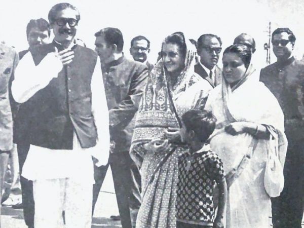 19 मार्च 1972 को भारत-बांग्लादेश के बीच ऐतिहासिक संधि हुई। इसके लिए इंदिरा 17 मार्च को ही बांग्लादेश पहुंच गई थीं। 17 मार्च को शेख मुजीबुर रहमान का जन्मदिन भी था।