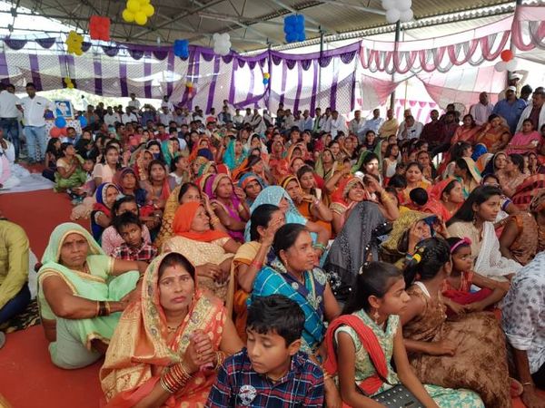 दोनों ने धरना स्थल पर रखा था शादी का प्रस्ताव, परिवार ने दी थी मंजूरी।