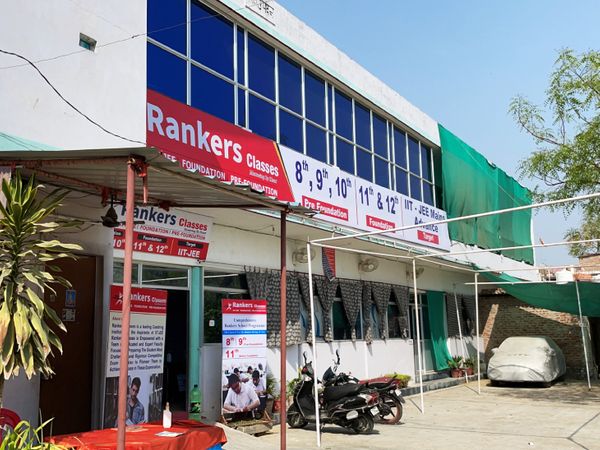 सौरभ के मुताबिक अभी बनारस में उनके तीन ब्रांच है। एक ब्रांच गाजियाबाद में भी है। इसके साथ ही वे ऑनलाइन भी पढ़ाते हैं।