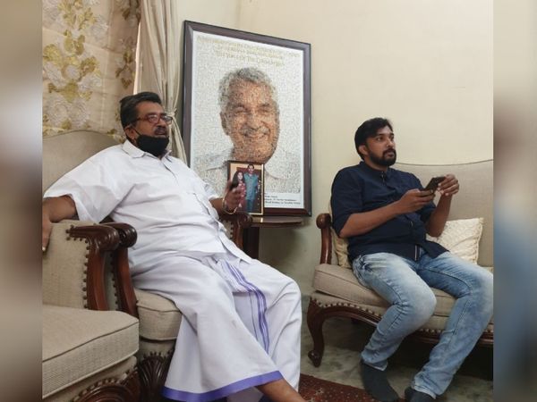 ओमान चांडी के लिए चुनाव की रणनीति बनाते कार्यकर्ता। चांडी पिछले 11 चुनाव से लगातार जीत रहे हैं।