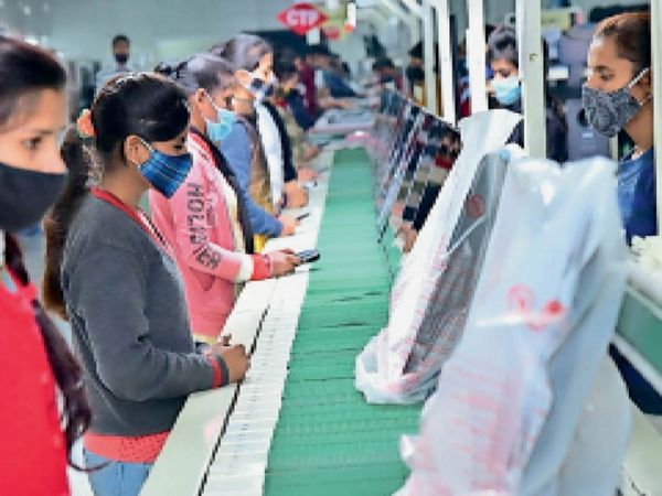 भिवाड़ी की दाे बड़ी कंपनियां इलेक्ट्रिक टू व्हीकल की ओकीनावा और इलेक्ट्राेनिक्स की भगवती ऑटाेमाेबाइल ने पूरी तरह स्वदेशी रूप में ढाल लिया है। - Smart Newsline