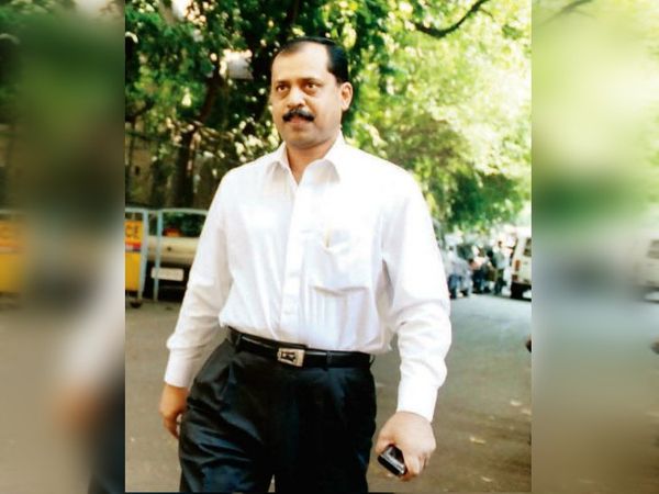 सस्पेंड रहने के दौरान सचिन वझे ने तीन IT कंपनियां खोली। यह कंपनियां सॉफ्टवेयर बनाने के साथ-साथ टेक्निकल हेल्प भी देती थीं।