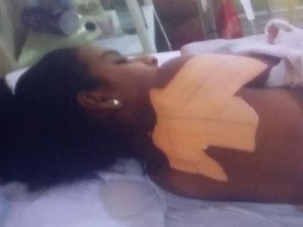 आरती के पीठ पर तेंदुए ने पंजा मारा था।