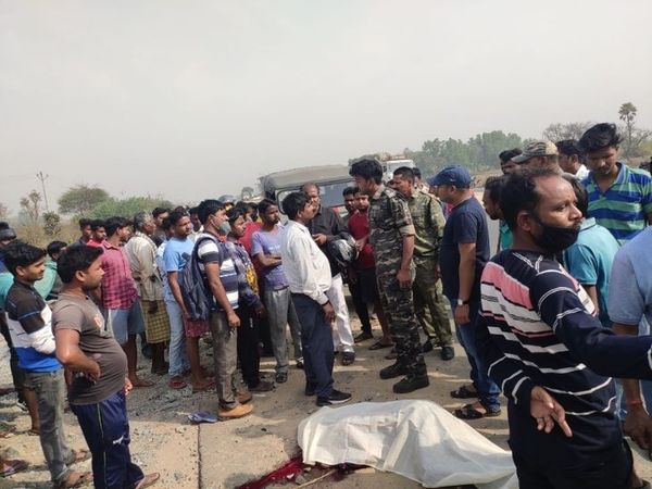 घर से दो किलोमीटर दूर होटल में काम करने जा रहे थे। छोटी पुलिया को पार करने के दौरान हुआ हादसा। - Dainik Bhaskar