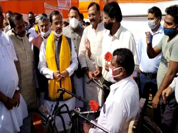 यूपी के सीएम डिप्टी सीएम दिनेश शर्मा ने कहा है कि अयोध्या में श्रीराम विश्वविद्यालय की स्थापना की जाएगी। - Dainik Bhaskar