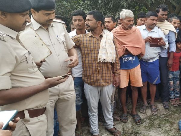 घटनास्थल पर पहुंची पुलिस। - Dainik Bhaskar