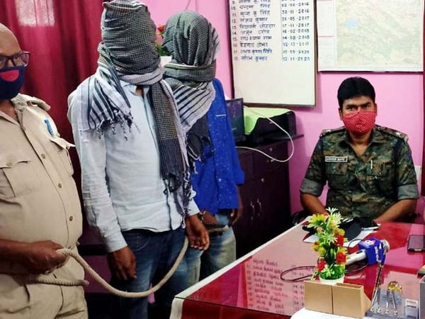 पुलिस ने मृतिका के मोबाइल का सीडीआर निकाला तो दोनों आरोपी पकड़ में आ गए।