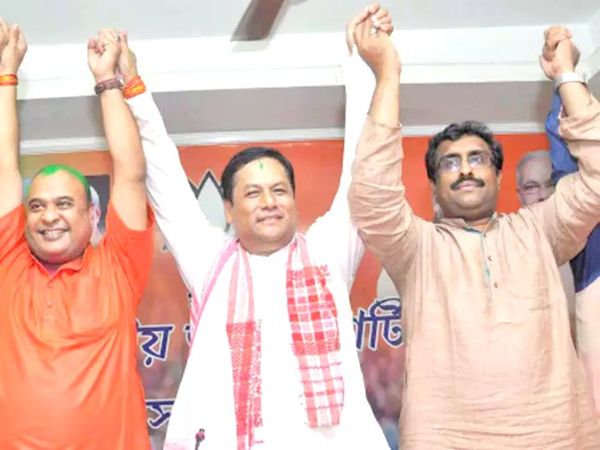 माधव असम में तरुण गोगोई का किला ध्वस्त करने में कामयाब रहे। असम में पहली बार न केवल बीजेपी की सरकार बनी बल्कि हिमंत बिस्वा सरमा जैसे कांग्रेस के अहम नेता को राम माधव ने अपने पाले में किया।