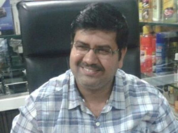 यह फोटो मनसुख हिरेन की है। उनका शव 5 मार्च को मुम्ब्रा की खाड़ी में मिला था। इस मामले की जांच महाराष्ट्र ATS कर रही थी। -फाइल फोटो। - Dainik Bhaskar