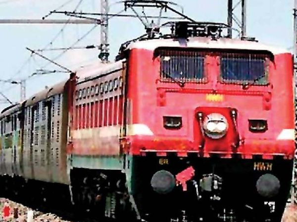 गंगा-दामाेदर एक्सप्रेस काे भी 31 जून तक चलाने की अधिसूचना साेमवार काे जारी हाे सकती है। (प्रतीकात्मक फाेटो) - Dainik Bhaskar