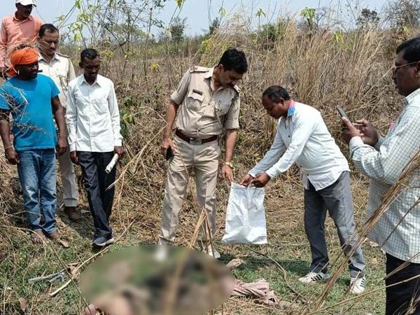 घटना की सूचना के बाद मौके पर पहुंची पुलिस शव को पाेस्टमार्टम के लिए भेजवा कर मामले की जांच में जुट गई है। - Dainik Bhaskar