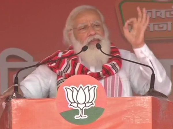 Prime Minister Narendra Modi said that the Congress abuses the Left in Kerala and embraces the Left in the hope of a chair in West Bengal. - Dainik Bhaskar