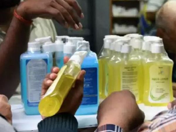 पटना के अंधेरे गोदाम में पड़े हैं मास्क-सैनिटाइजर, करीब 10 करोड़ का माल फंसा। - फाइल फोटो - Dainik Bhaskar