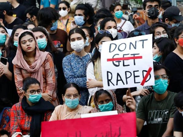 इस जघन्य अपराध के चलते लाहौर में दूसरे दिन जबर्दस्त विरोध प्रदर्शन हुआ था।