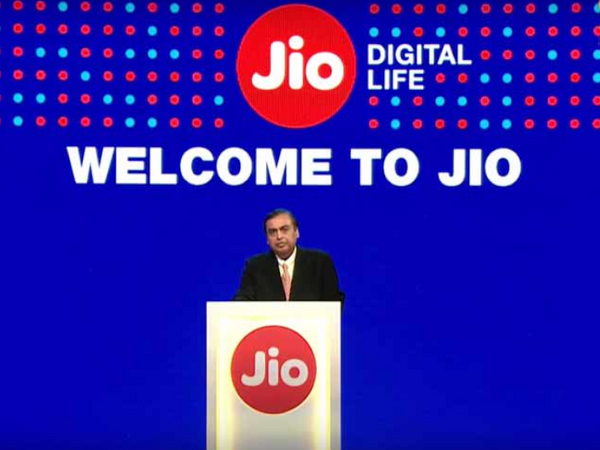 रिपोर्ट में कहा गया है कि जियो के 5G रेडी स्मार्टफोन 2021 की दूसरी छमाही में लॉन्च हो सकता है। (डेमो इमेज) - Dainik Bhaskar