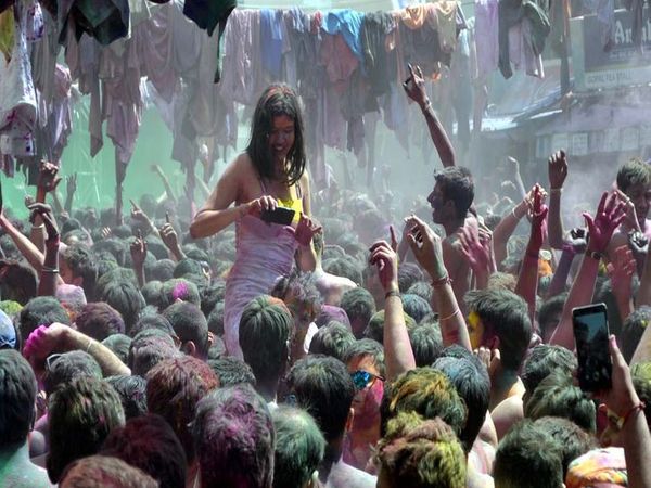 कोरोना का होली पर असर: पुष्कर में नहीं होगी कपड़ा फाड़ होली; नई गाइड लाइन रोकेगी भीड़, सादगी से मनानी पडे़गी होली