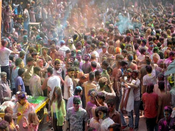 पुष्कर में पिछले साल सतरंगी होली का नजारा-फाइल फोटो