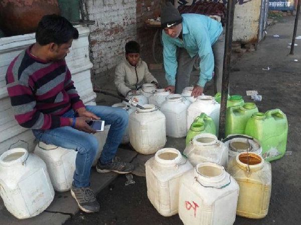लेमा गार्डन में इस तरह नजारा रोज ही दिखता है।