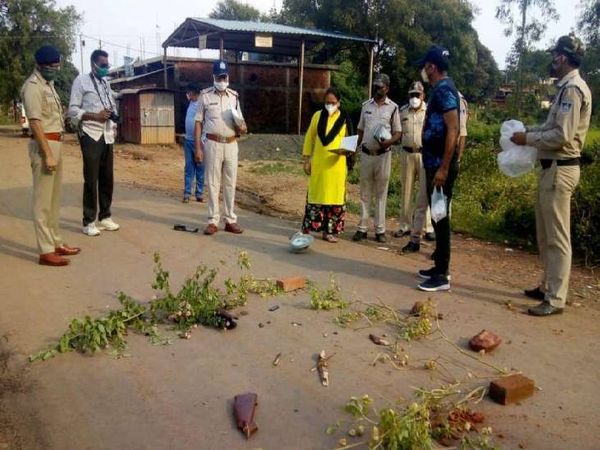 30 सितंबर 2020 को इंद्राना में विकास की हत्या हुई थी, तब घटनास्थल पर मझौली पुलिस जांच करती हुई। (फाइल फोटो)