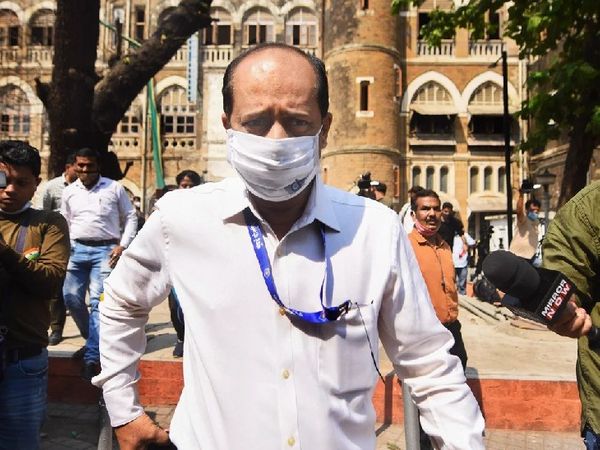 मुंबई पुलिस के पूर्व कमिश्नर परमबीर सिंह ने यह आरोप लगाया है कि महाराष्ट्र के गृह मंत्री अनिल देशमुख ने सचिन वझे को 100 करोड़ रुपए हर महीने वसूल कर उन्हें देने को कहा था। - Dainik Bhaskar