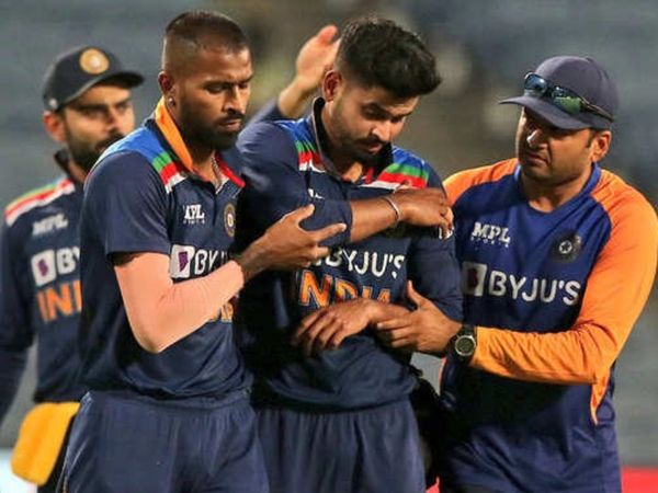 चोट लगने के बाद अय्यर को तुरंत सीटी स्कैन के लिए अस्पताल ले जाया गया। - Dainik Bhaskar