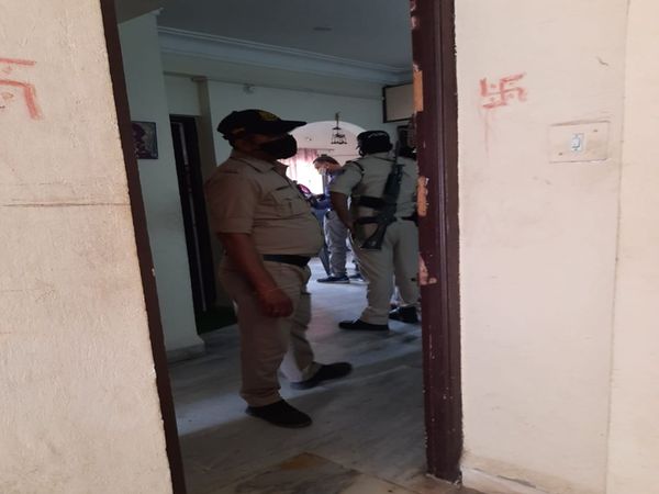 B ब्लॉक में भी तलाशी ली
