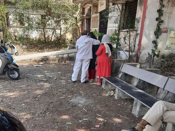 भाई के अनुसार भाई ने जिसे रुपए दिलाए वह भाग गया और कृष्णा भाई के पीछे लग गया।