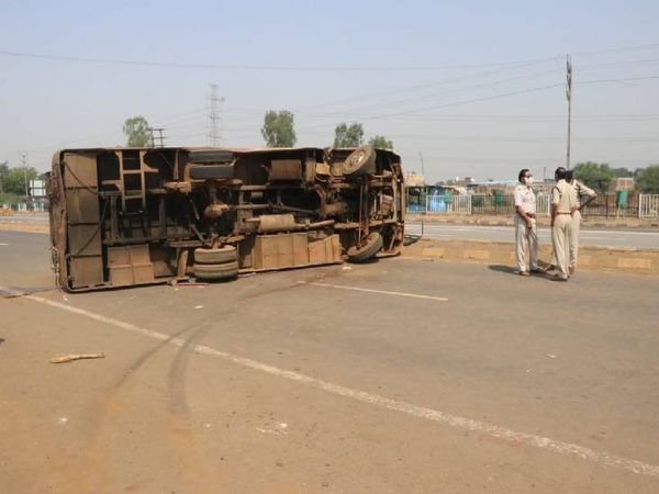 सड़क पर पहिए का निशान, जो ब्रेक लगाने के चलते बना है।