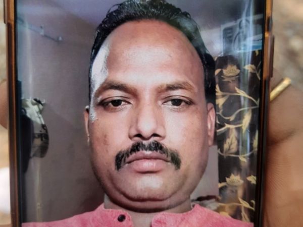 सूदखोर कृष्णा मालवीय अपने चार दोस्तों के साथ उसे अपहृत कर अपने साथ ले गया था।