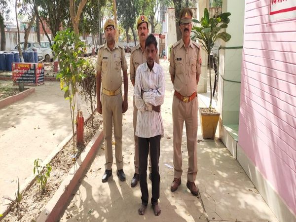 उत्तर प्रदेश के अयोध्या जिले के रौनाही में एक पति ने खाना बनाने के विवाद को लेकर चाकू से पत्नी पर हमला कर दिया। आनन फानन में उसे अस्पताल ले जाया गया जहां उसकी मौत हो गई। - Dainik Bhaskar
