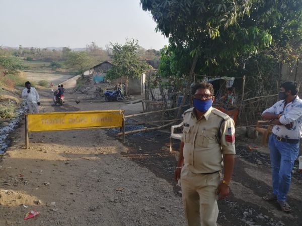बड़वानी के सेंधवा की वरला तहसील के महाराष्ट्र से आने जाने वाले मार्गों पर बेरिगेट्स लगा दिए गए हैं।