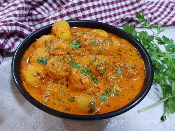 इसे रोटी या चावल के साथ सर्व करें।