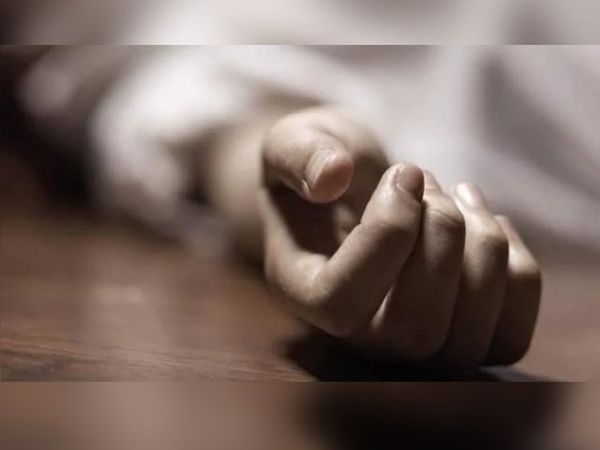 विवाहिता ने लगाई फांसी: शादी के दिन से ही घर में कलेश था, दोनों बहनों की शादी एक ही घर में हुई थी; पुलिस ने मेडिकल टीम से कराया पोस्टमार्टम