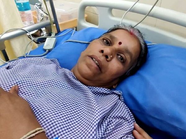 घायल मां जानकी को निजी अस्पताल में भर्ती कराया गया