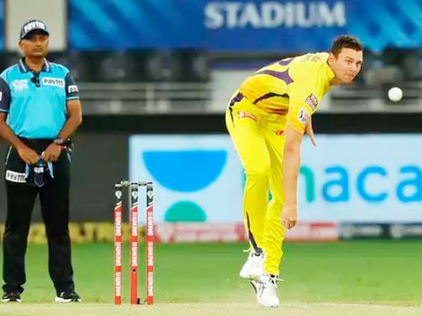 हेजलवुड अब तक IPL में मुंबई इंडियंस और चेन्नई सुपर किंग्स फ्रेंचाइजी से जुड़ चुके हैं। पिछले सीजन में वे चेन्नई से खेले थे। इस दौरान उन्होंने 3 मैच में एक विकेट लिया था। - Dainik Bhaskar