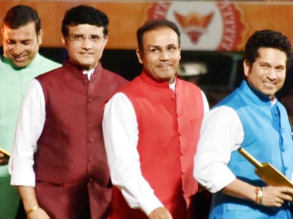 IPL मैच के बाद पोस्ट मैच प्रेजेंटेशन के दौरान लक्ष्मण, गांगुली, सहवाग और तेंदुलकर (बाएं से दाएं)। - Dainik Bhaskar