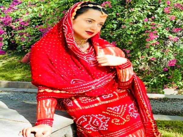 उदयपुर से खरीदा बांधनी सूट पहने नजर आई अभिनेत्री कंगना रनौत।