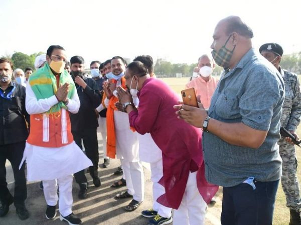 पुलिस लाइन में कार्यकर्ताओं ने स्वागत किया। - Dainik Bhaskar