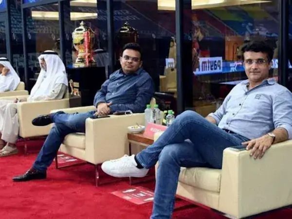 UAE में IPL 2020 के दौरान BCCI अध्यक्ष सौरव गांगुली (दाएं), सचिव जय शाह (दाएं)। - Dainik Bhaskar