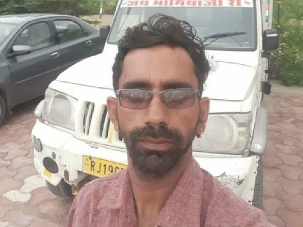 हादसे में कार चला रहे बुद्धाराम की भी मौत हो गई।