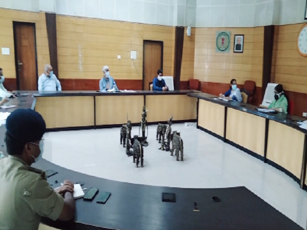 तस्वीर रायपुर की है। कोरोना के मैनेजमेंट को लेकर सरकार जल्द कोई फैसला कर सकती है।